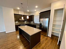 Charming 3 Bedroom Townhouse in Houston, TX (Photo 12 of 12)