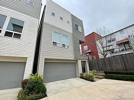 Charming 3 Bedroom Townhouse in Houston, TX (Photo 4 of 12)