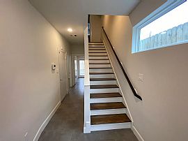 Charming 3 Bedroom Townhouse in Houston, TX (Photo 6 of 12)