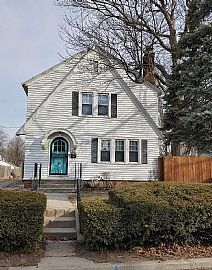 Conveniently Located Just Blocks From The State Street Corridor in Fort Wayne, IN (Photo 1 of 3)