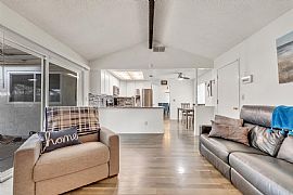 Adorable Home in Sacramento, CA (Photo 4 of 12)