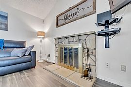 Adorable Home in Sacramento, CA (Photo 5 of 12)