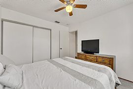 Adorable Home in Sacramento, CA (Photo 7 of 12)