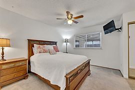 Adorable Home in Sacramento, CA (Photo 8 of 12)