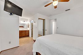 Adorable Home in Sacramento, CA (Photo 9 of 12)