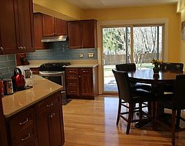Comfortable 4 Bedroom House. 8618 Crestview Dr, Fairfax, Va 220 in Fairfax, VA (Photo 6 of 12)