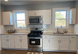 Charming Home in Hartford, CT (Photo 4 of 12)