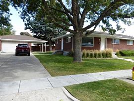 Nicely Updated 4bed/2bath Home Awaits a New Renter! in Salt Lake City, UT (Photo 2 of 5)