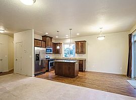 Lovely House. 3801 Nw 122nd St, Vancouver, Wa 986853801 Nw 122n in Vancouver, WA (Photo 4 of 10)