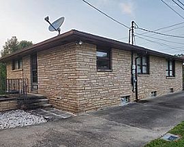 8522 Cost Ave, Clarksburg, Wv 26301 in Clarksburg, WV (Photo 2 of 9)