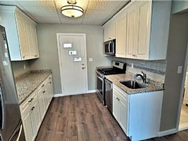 Bedrooms: 2 Bathrooms: 1 in Lynbrook, NY (Photo 7 of 11)