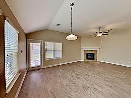Single Family Home For Rent in Cypress, TX (Photo 2 of 8)