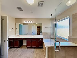 Single Family Home For Rent in Cypress, TX (Photo 7 of 8)