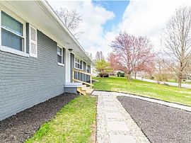 Beautiful House 3brm, 2bth For Rent in Indianapolis, IN (Photo 2 of 12)