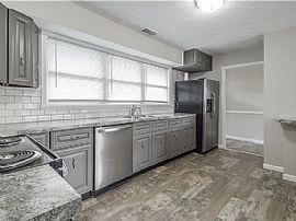 Beautiful House 3brm, 2bth For Rent in Indianapolis, IN (Photo 8 of 12)