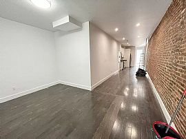 256 Graham Ave #3r, Brook in Brooklyn, NY