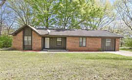 203 Adrian Dr, Huntsville, Al 35811 in Huntsville, AL