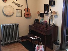 Really Nice 2 Bed Home in Independence Park in Chicago, IL (Photo 3 of 12)