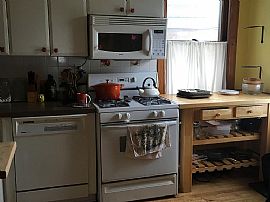 Really Nice 2 Bed Home in Independence Park in Chicago, IL (Photo 8 of 12)