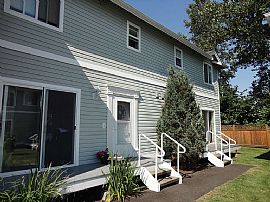 2 Bedroom Home in Bellingham, WA (Photo 3 of 8)