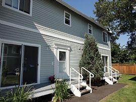 2 Bedroom Home in Bellingham, WA (Photo 4 of 8)