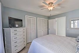 271 Riverside St Portsmouth, Ri 02871 in Portsmouth, RI (Photo 5 of 6)