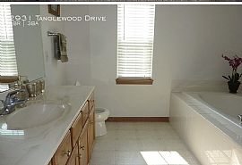 2931 Tanglewood Dr, Waukesha, Wi 53189 in Waukesha, WI (Photo 7 of 11)