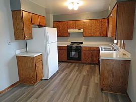  867 W Hamilton Ave, Eau Claire, Wi 54701 in Eau Claire, WI (Photo 3 of 11)