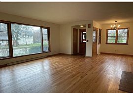 106 Highland Ave, Hartland, Wi 53029 in Hartland, WI (Photo 5 of 8)