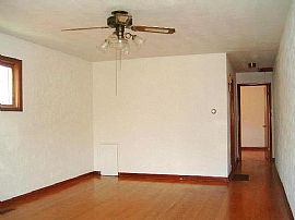 609 24th St W, Huntington, Wv 25704 in Huntington, WV (Photo 3 of 5)