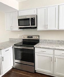 Weatherstone Townhomes, 29900 Franklin Rd #z5eue3y9z, Southfiel in Southfield, MI (Photo 5 of 10)