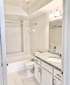 Weatherstone Townhomes, 29900 Franklin Rd #z5eue3y9z, Southfiel in Southfield, MI (Photo 6 of 10)