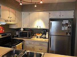 2526 E Stratford Ct, Milwaukee, Wi 53211 in Milwaukee, WI (Photo 6 of 9)