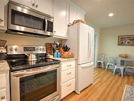 357 S School St, Fairhope, Al 36532 in Fairhope, AL (Photo 7 of 10)