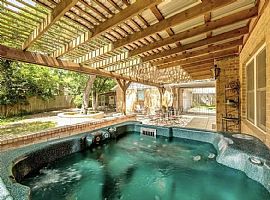 5 Bedroom Home in Austin, TX (Photo 4 of 7)