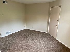 Greystone Garden, 4545 Nw Greystone Ct #5qfxh1z5b, Riverside, M in Riverside, MO (Photo 3 of 4)