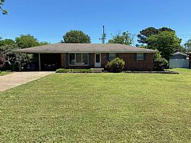 411 W Edison Ave, Muscle Shoals, Al 35661 in Muscle Shoals, AL
