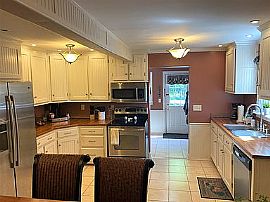 7802 Vine Crest Ave, Lyndon, Ky 40222 Rent$700 Anddep $700 in Lyndon, KY (Photo 2 of 4)