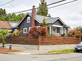Charming 3 Bedroom Home in Seattle, WA (Photo 10 of 12)