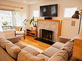 Charming 3 Bedroom Home in Seattle, WA (Photo 2 of 12)