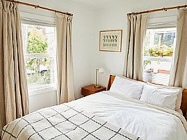 Charming 3 Bedroom Home in Seattle, WA (Photo 4 of 12)