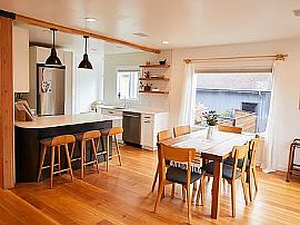 Charming 3 Bedroom Home in Seattle, WA (Photo 9 of 12)