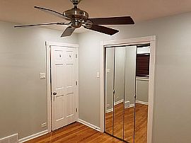 Charming 3 Bedroom Home in Chicago, IL (Photo 5 of 9)