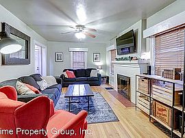 Charming 3 Bedroom Home in Champaign, IL (Photo 2 of 8)