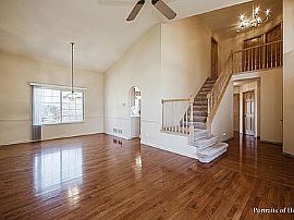 Charming 3 Bedroom Home in Naperville, IL (Photo 4 of 11)