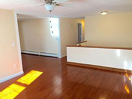 60 Edward Rd, East Greenwich, Ri 02818 in East Greenwich, RI (Photo 3 of 7)