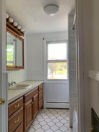 60 Edward Rd, East Greenwich, Ri 02818 in East Greenwich, RI (Photo 4 of 7)