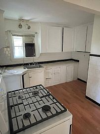 52 Maplewood Ave, Warwick, Ri 02889 in Warwick, RI (Photo 3 of 6)