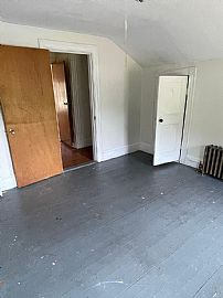 52 Maplewood Ave, Warwick, Ri 02889 in Warwick, RI (Photo 4 of 6)