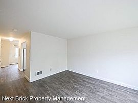 Charming 3 Bedroom Home in Seattle, WA (Photo 3 of 8)